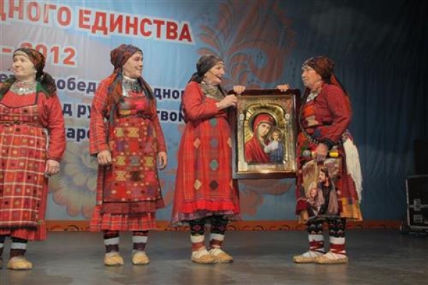 Бурановские бабушки увезли из Волгограда икону Бурановские бабушки увезли из Волгограда икону