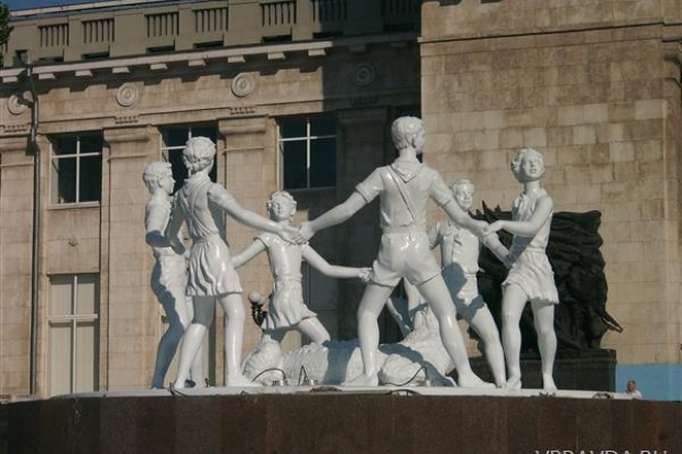 Хоровод 70 лет спустя Хоровод 70 лет спустя