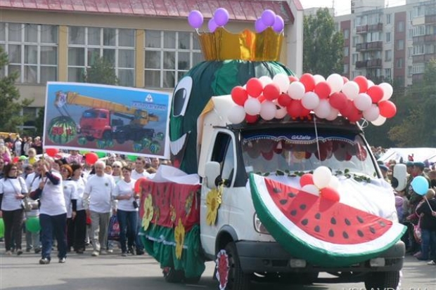 По главной улице с арбузом По главной улице с арбузом