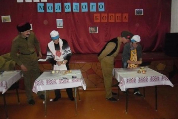 В Урюпинском районе Чапаев, Петька и Анка провели «Курс молодого бойца» В Урюпинском районе Чапаев, Петька и Анка провели «Курс молодого бойца»