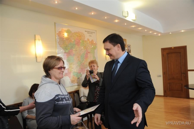 Сертификаты вручил министр сельского хозяйства Волгоградской области Василий Иванов. Сертификаты вручил министр сельского хозяйства Волгоградской области Василий Иванов.