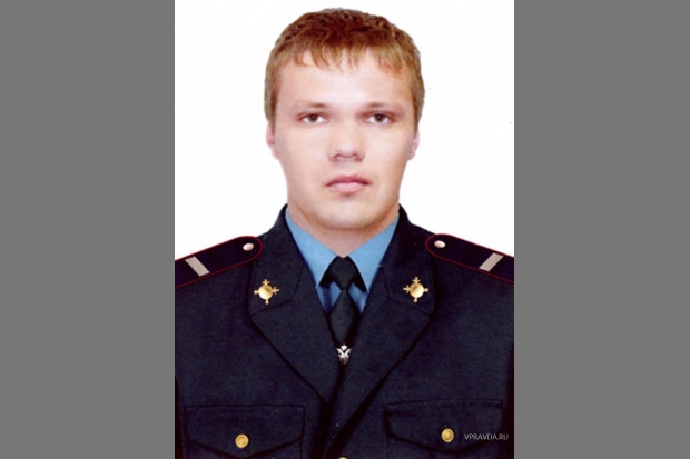 Полицейский Дмитрий Маковкин погиб, остановив террористку-смертницу в здании вокзала Волгограда Полицейский Дмитрий Маковкин погиб, остановив террористку-смертницу в здании вокзала Волгограда