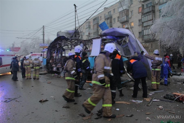 Скорые и пожарные, полиция подъехали минут через 5-10 после взрыва, на помощь раненым поспешили местные таксисты и простые прохожие, оказавшиеся поблизости Скорые и пожарные, полиция подъехали минут через 5-10 после взрыва, на помощь раненым поспешили местные таксисты и простые прохожие, оказавшиеся поблизости