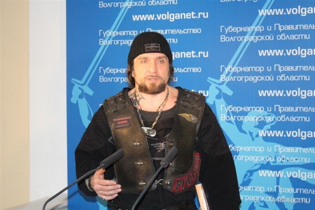 Олимпийский огонь по улицам Волгограда пронес лидер мотоклуба «Ночные волки» Олимпийский огонь по улицам Волгограда пронес лидер мотоклуба «Ночные волки»