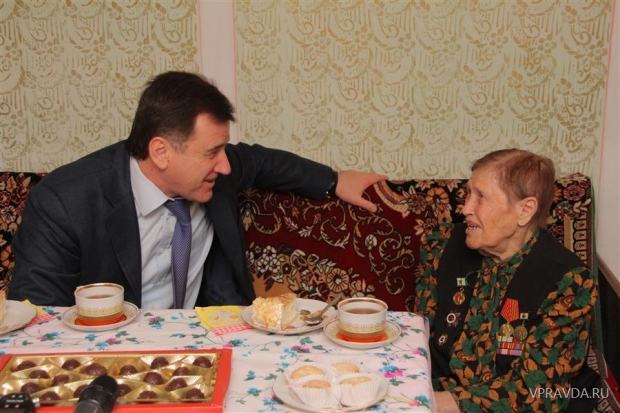 Сергей Боженов поздравил с юбилеем участницу Сталинградской битвы Сергей Боженов поздравил с юбилеем участницу Сталинградской битвы