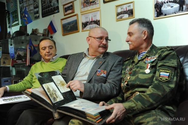 Ветераны боевых действий в Афганистане. Слева направо: Евгений Манаенков, Дмитрий Власов и Владимир Павловский. Ветераны боевых действий в Афганистане. Слева направо: Евгений Манаенков, Дмитрий Власов и Владимир Павловский.