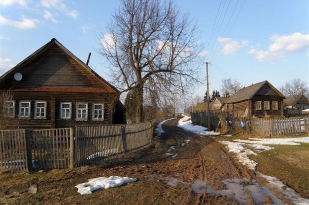 В Ольховском районе сиротам выдавали жилье в отдаленных хуторах, без дорог, без удобств и возможности трудоустроиться. В Ольховском районе сиротам выдавали жилье в отдаленных хуторах, без дорог, без удобств и возможности трудоустроиться.