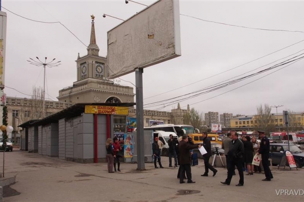 Привести площадь в порядок необходимо, в том числе, и в преддверии мировых соревнований, которые Волгоград будет принимать в 2018 году Привести площадь в порядок необходимо, в том числе, и в преддверии мировых соревнований, которые Волгоград будет принимать в 2018 году