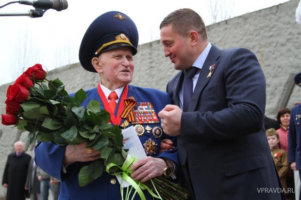 С юбилеем Федора Слипченко поздравил глава региона Андрей Бочаров. С юбилеем Федора Слипченко поздравил глава региона Андрей Бочаров.