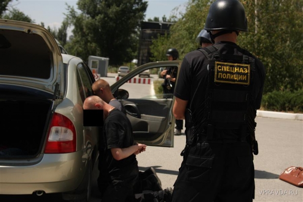 Кадры оперативной съемки с задержания подозреваемых Кадры оперативной съемки с задержания подозреваемых