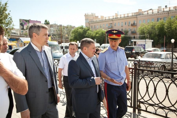 Андрей Бочаров поставил задачу силовикам и местным властям определить собственников всех находящихся на территории объектов Андрей Бочаров поставил задачу силовикам и местным властям определить собственников всех находящихся на территории объектов
