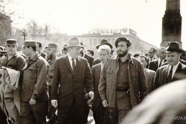 Ю.В. Андропов был в Волгограде единственный раз – в мае 1963 года он сопровождал в поездке Фиделя Кастро Ю.В. Андропов был в Волгограде единственный раз – в мае 1963 года он сопровождал в поездке Фиделя Кастро