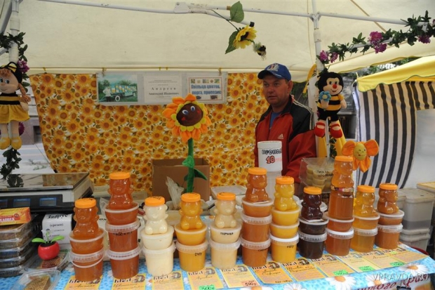 Предложат свою продукцию москвичам производители меда (всего планируется реализовать 5700 кг) Предложат свою продукцию москвичам производители меда (всего планируется реализовать 5700 кг)