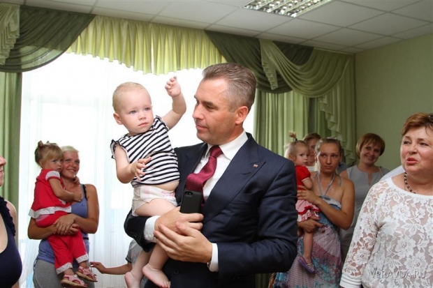 Павел Астахов: "Спасибо за заботу о людях" Павел Астахов: "Спасибо за заботу о людях"