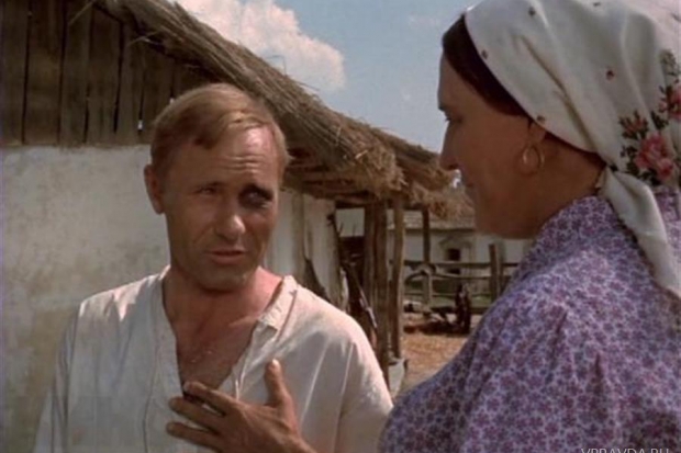 Петр Лопахин за свои "ухаживания" получил синяк, а сам актер старался быть скромным с донскими казачками