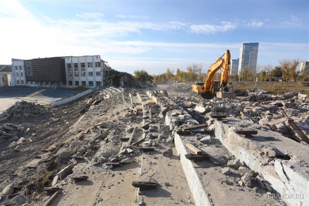 В начале 2015 года от Центрального стадиона останется только котлован. В начале 2015 года от Центрального стадиона останется только котлован.
