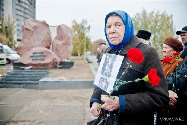 Вчера волгоградцы почтили память жертв политических репресий. Вчера волгоградцы почтили память жертв политических репресий.
