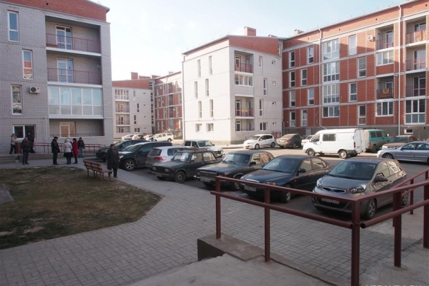 В трехэтажных домах нового микрорайона давно кипит жизнь В трехэтажных домах нового микрорайона давно кипит жизнь