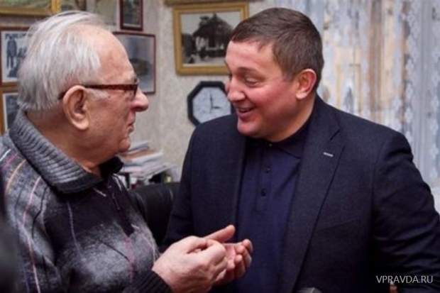 Андрей Бочаров поздравил Максима Загорулько с получением ордена Александра Невского Андрей Бочаров поздравил Максима Загорулько с получением ордена Александра Невского