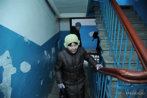 Уже при входе в подъезды дома № 131 по пр. Ленина понимаешь, как в УК относятся к своим обязанностям Уже при входе в подъезды дома № 131 по пр. Ленина понимаешь, как в УК относятся к своим обязанностям