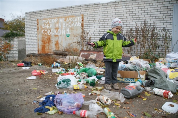 Горы мусора во дворах города-героя стали делом привычным Горы мусора во дворах города-героя стали делом привычным