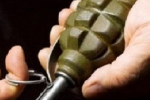 Житель Камышина похитил ребенка и едва не взорвал гранатой полицейских Житель Камышина похитил ребенка и едва не взорвал гранатой полицейских