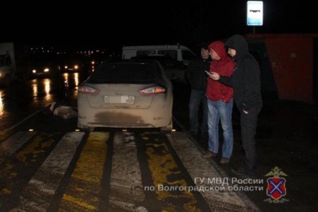 Минувшим вечером в Волгограде сбили насмерть двух пешеходов Минувшим вечером в Волгограде сбили насмерть двух пешеходов