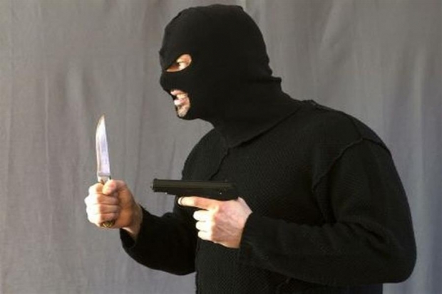 В Волжском 39-летний мужчина удерживал в заложниках собственную мать В Волжском 39-летний мужчина удерживал в заложниках собственную мать
