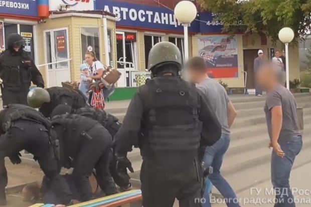 В Камышине двое нападавших на автомобили «Почты России» идут под суд В Камышине двое нападавших на автомобили «Почты России» идут под суд