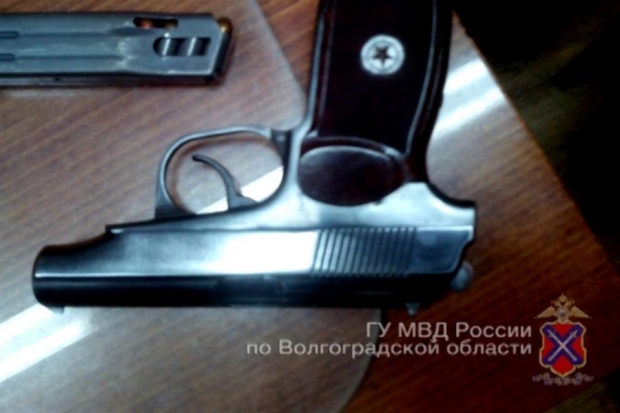 Под Волгоградом 38-летний житель Ингушетии перевозил 3 кг марихуаны и оружие Под Волгоградом 38-летний житель Ингушетии перевозил 3 кг марихуаны и оружие