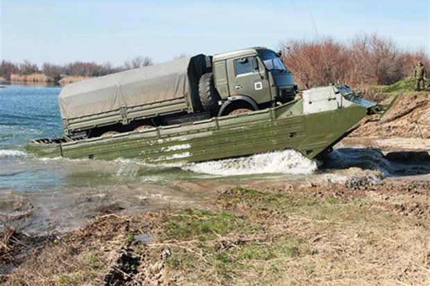 В Волгоградской области танковый взвод прошел по воде В Волгоградской области танковый взвод прошел по воде