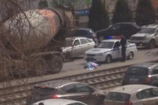 На западе Волгограда бетономешалка переехала голову женщине На западе Волгограда бетономешалка переехала голову женщине