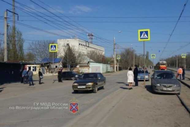 В Волгограде «Хендэ» влетел в «Мазду»: один человек пострадал В Волгограде «Хендэ» влетел в «Мазду»: один человек пострадал