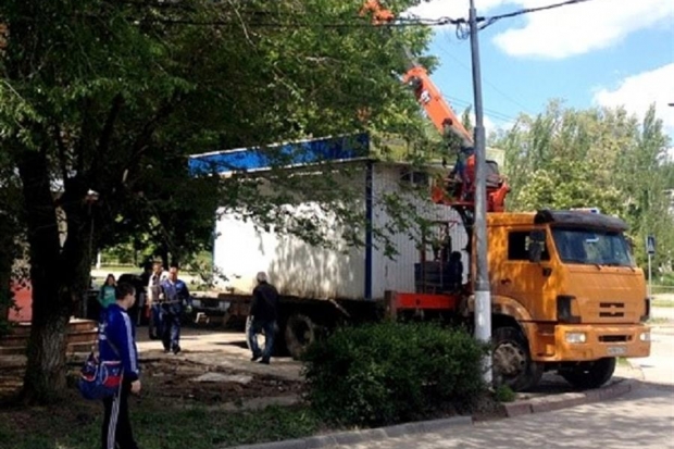 В Краснооктябрьском районе Волгограда ликвидировали очередной павильон. В Краснооктябрьском районе Волгограда ликвидировали очередной павильон.