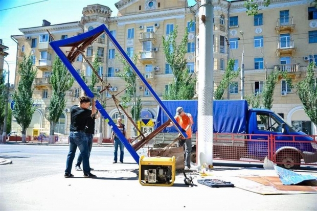 В Волгограде снесут 270 рекламных конструкций В Волгограде снесут 270 рекламных конструкций