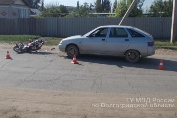 В Ленинске пьяный 38-летний мопедист без прав устроил ДТП В Ленинске пьяный 38-летний мопедист без прав устроил ДТП