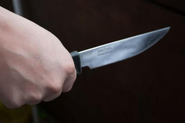 35-летний волгоградец оскорбил женщину и получил от пенсионера удар ножом 35-летний волгоградец оскорбил женщину и получил от пенсионера удар ножом