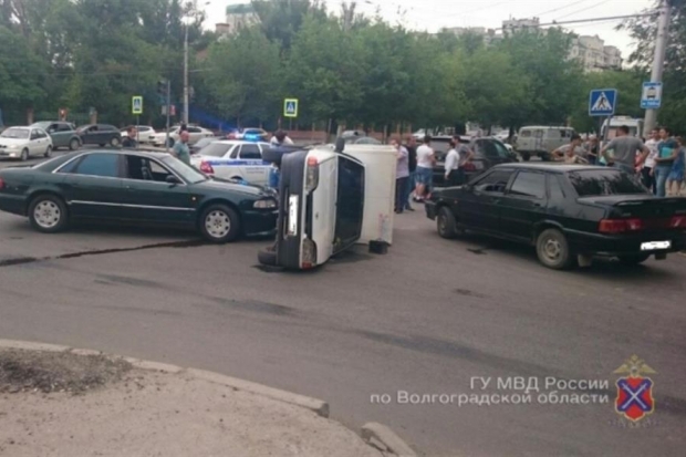 На западе Волгограда в тройном ДТП пострадала 57-летняя женщина На западе Волгограда в тройном ДТП пострадала 57-летняя женщина