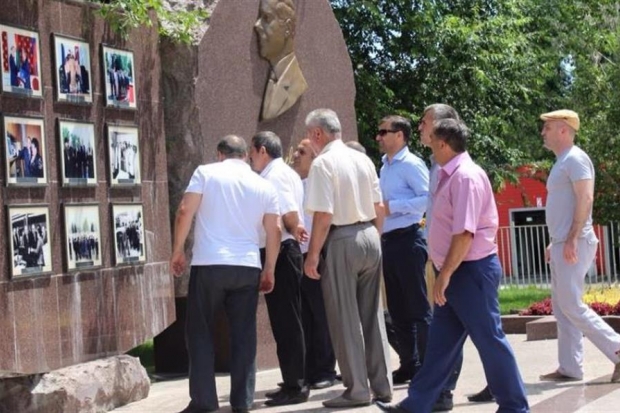 В лучших кавказских традициях В лучших кавказских традициях