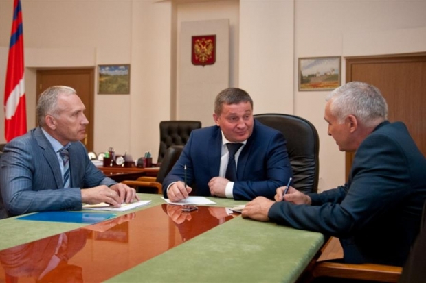 Губернатор Андрей Бочаров обсудил дорожный вопрос с руководителем Упрдор «Москва – Волгоград» Губернатор Андрей Бочаров обсудил дорожный вопрос с руководителем Упрдор «Москва – Волгоград»