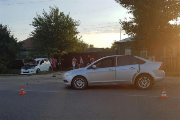 В Урюпинске в ДТП с «Фордом» погибла 33-летняя автоледи В Урюпинске в ДТП с «Фордом» погибла 33-летняя автоледи