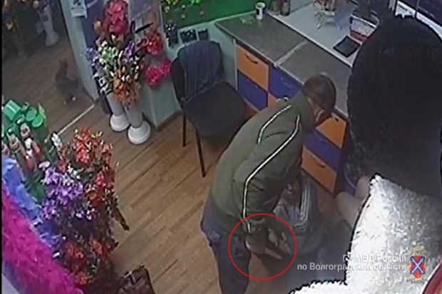 29-летний рецидивист из Камышина украл из цветочного павильона 40 рублей 29-летний рецидивист из Камышина украл из цветочного павильона 40 рублей
