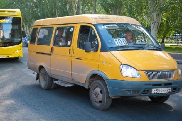 На юге Волгограда в ДТП с маршруткой пострадали два человека На юге Волгограда в ДТП с маршруткой пострадали два человека