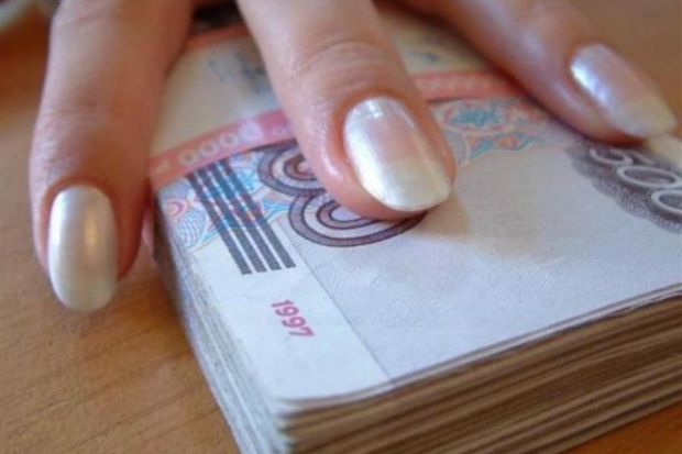 Молодая попутчица обокрала 33-летнего водителя в Волгоградской области Молодая попутчица обокрала 33-летнего водителя в Волгоградской области