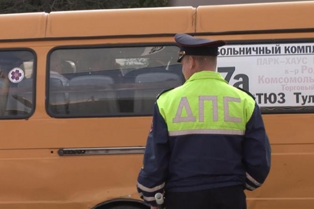 В Волгограде полицейские проверят на безопасность маршрутные такси В Волгограде полицейские проверят на безопасность маршрутные такси