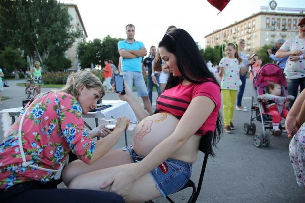 Зачем родители взялись за кисть? Зачем родители взялись за кисть?