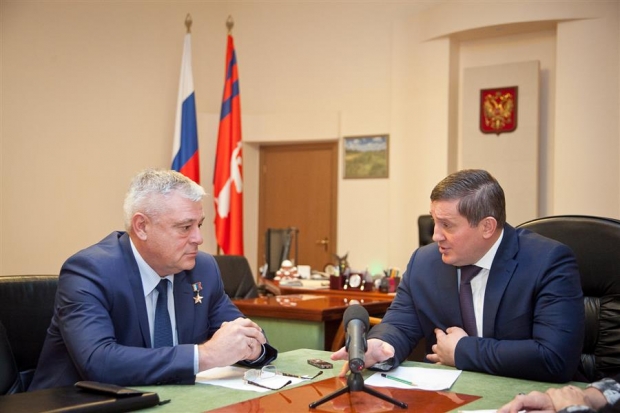 Губернатор Андрей Бочаров встретился с уполномоченным по правам человека Валерием Ростовщиковым Губернатор Андрей Бочаров встретился с уполномоченным по правам человека Валерием Ростовщиковым