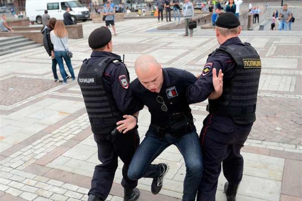 Напившиеся до такого состояния фанаты сами лишат себя футбольного праздника Напившиеся до такого состояния фанаты сами лишат себя футбольного праздника