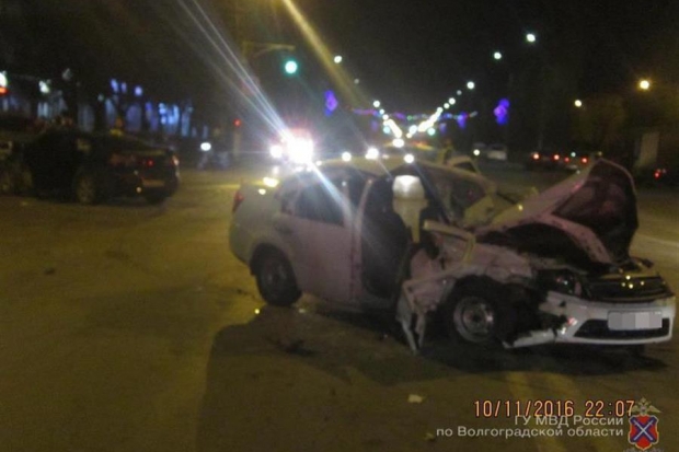 ДТП в Волжском: трое пострадавших ДТП в Волжском: трое пострадавших