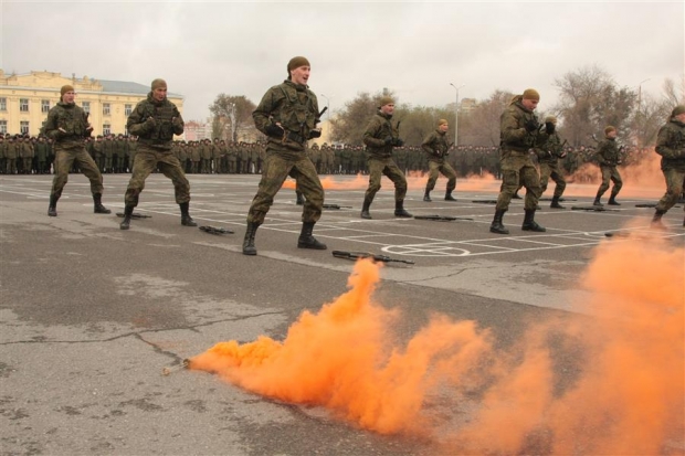 на 1-ю: В свой праздник вогоградские военные разведчики показали, на что они способны – конечно, далеко не все что умеют...